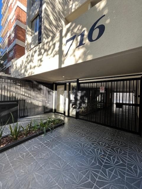 3 Ambientes Tipo Duplex Frente con Balcon - Saenz Peña 4