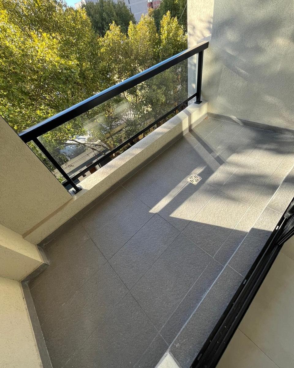 3 Ambientes Tipo Duplex Frente con Balcon - Saenz Peña 2