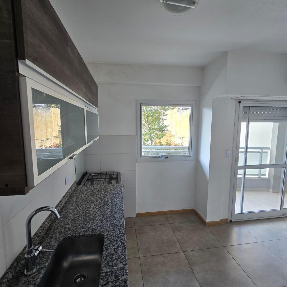Departamento 2 Ambientes con Balcon 2do Piso Al Frente - Santos Lugares 3