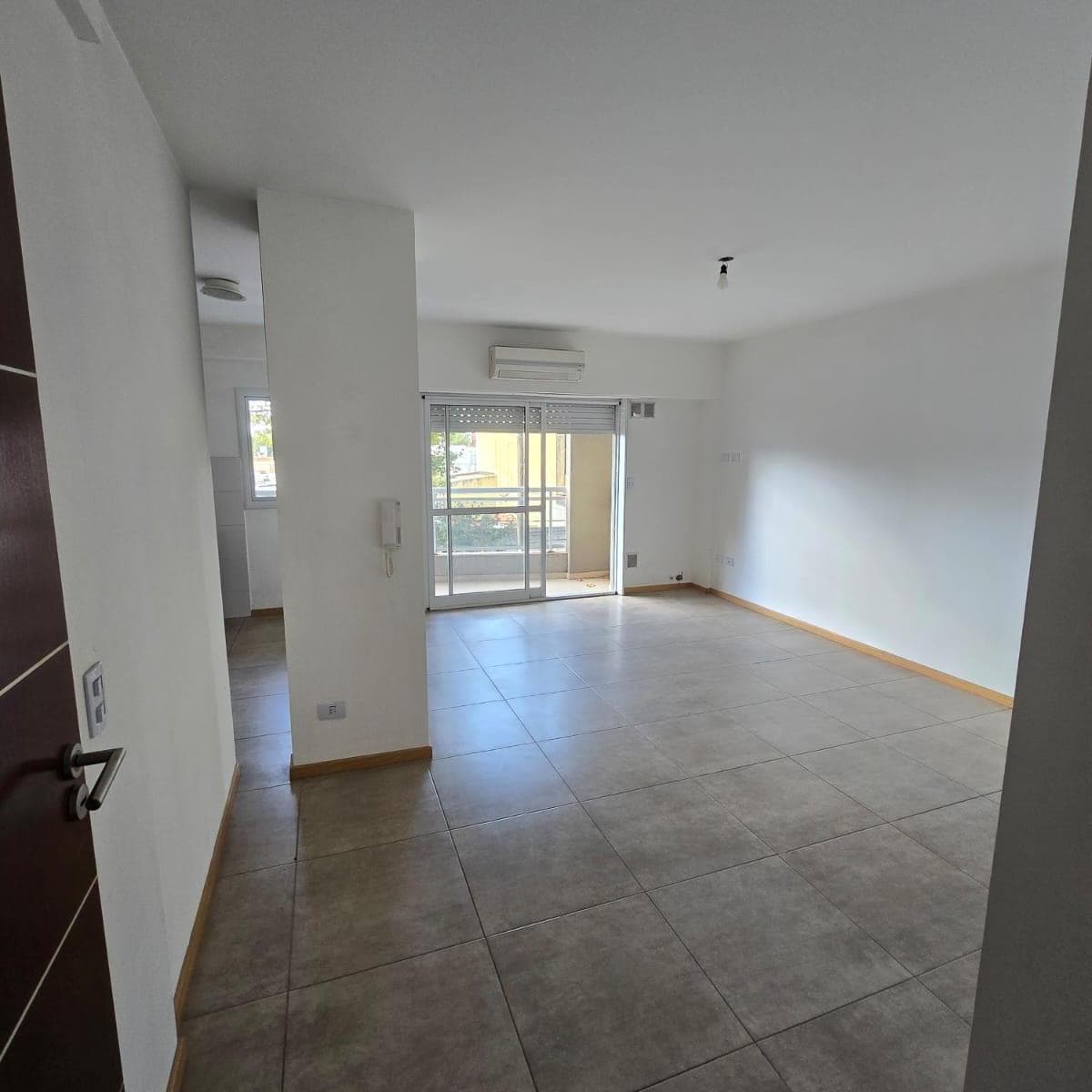 Departamento 2 Ambientes con Balcon 2do Piso Al Frente - Santos Lugares 2
