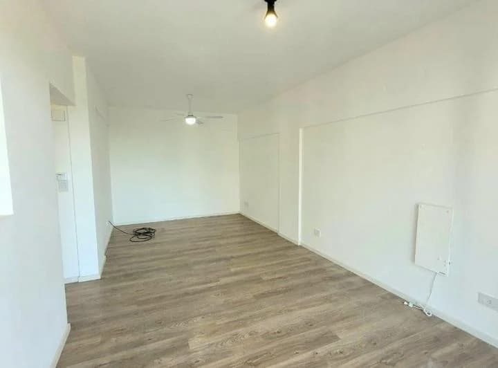 Alquiler 2 ambientes con balcon en Pque Chacabuco 4