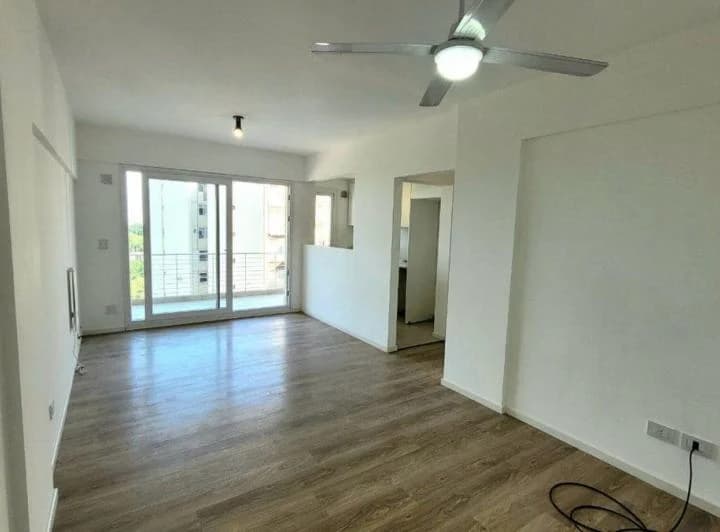 Alquiler 2 ambientes con balcon en Pque Chacabuco 2