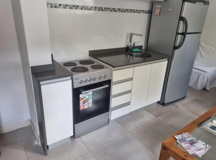Refaccionado 2 ambientes en planta baja con patio . 2 ventanas a la calle, sobre Gorriti. 4