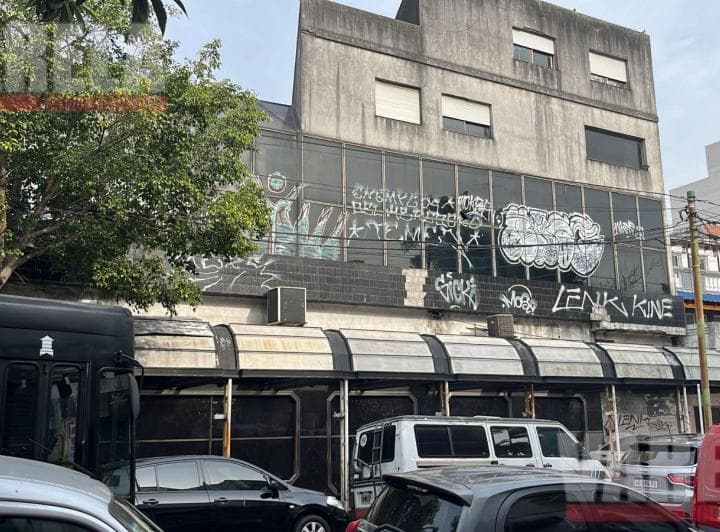 Emblemática Confitería Dinastía en 3 Plantas. 500m² Con vivienda. 4