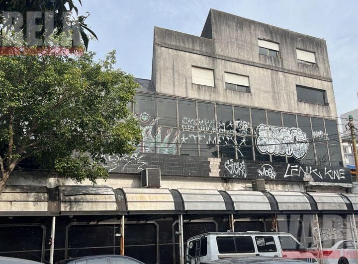 Emblemática Confitería Dinastía en 3 Plantas. 500m² Con vivienda. 3