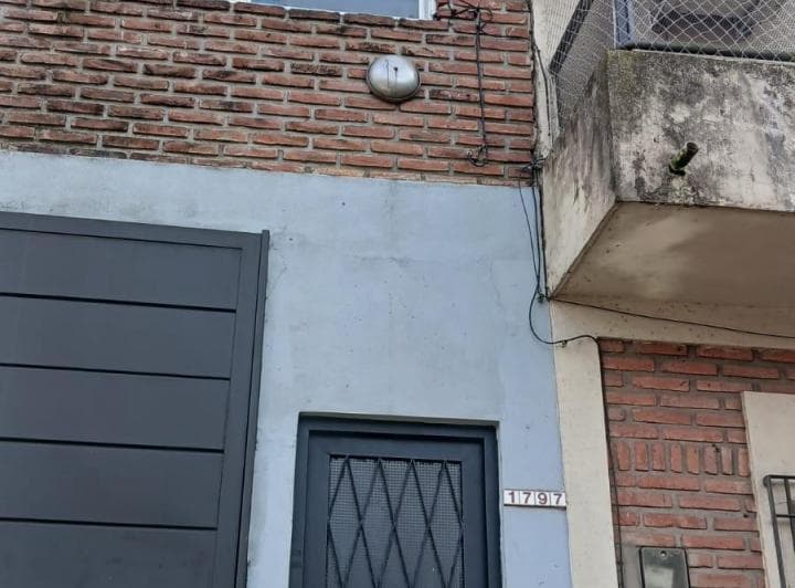 DEPTO. PLANTA ALTA SOBRE AVENIDA EN ALQUILER. 2