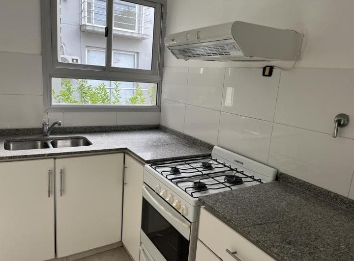 Impecable  departamento de 2 ambientes con cochera en San Isidro 5