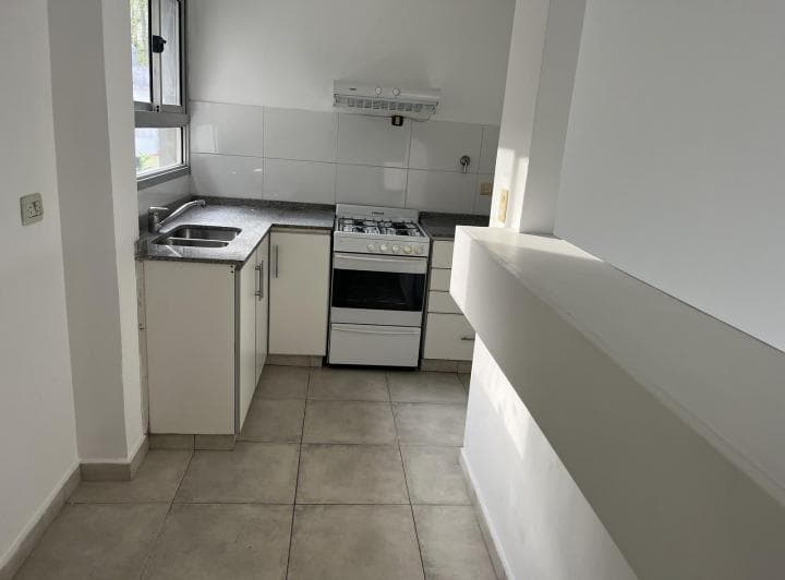 Impecable  departamento de 2 ambientes con cochera en San Isidro 2