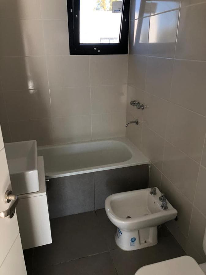 Casa de 3 Ambientes con Cochera en Venta en Tigre 3