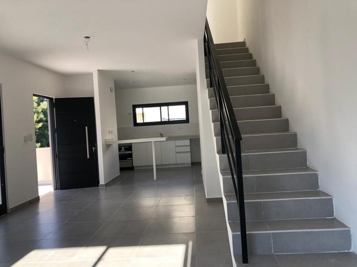 Casa de 3 Ambientes con Cochera en Venta en Tigre 5