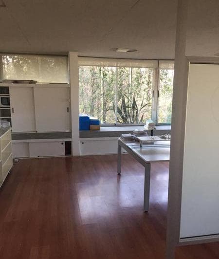 EXCELENTE OFICINA CON BALCÓN- SEGURIDAD- COCHERA- CON MUEBLES- IMPECABLE! 4