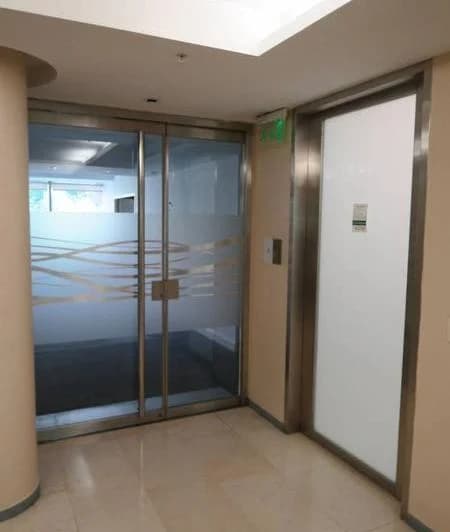 Oficina en alquiler en Puerto Madero en edificio de categoría 4