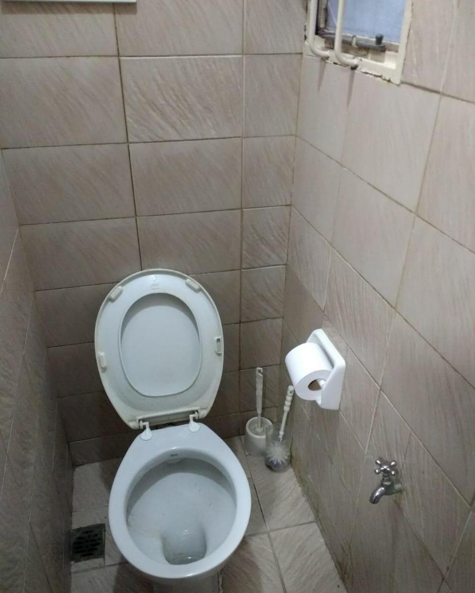 Excelente Local en 2 Plantas Scal Ortiz y Velasco 2 Vidrieras 2 Bños 4