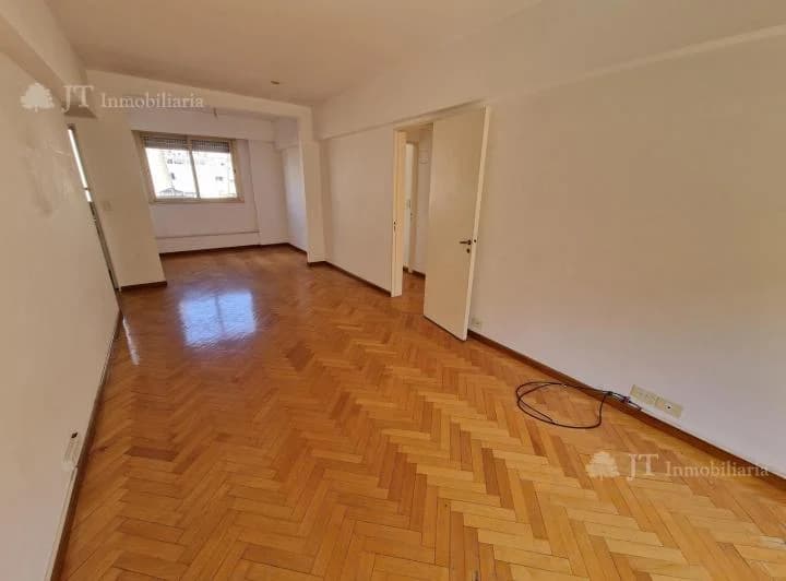 Excelente departamento de 3 ambientes con escritorio y cochera 5