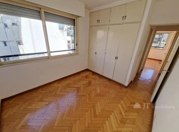 Excelente departamento de 3 ambientes con escritorio y cochera 2