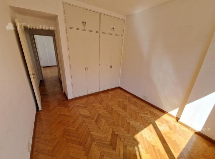 Excelente departamento de 3 ambientes con escritorio y cochera 4