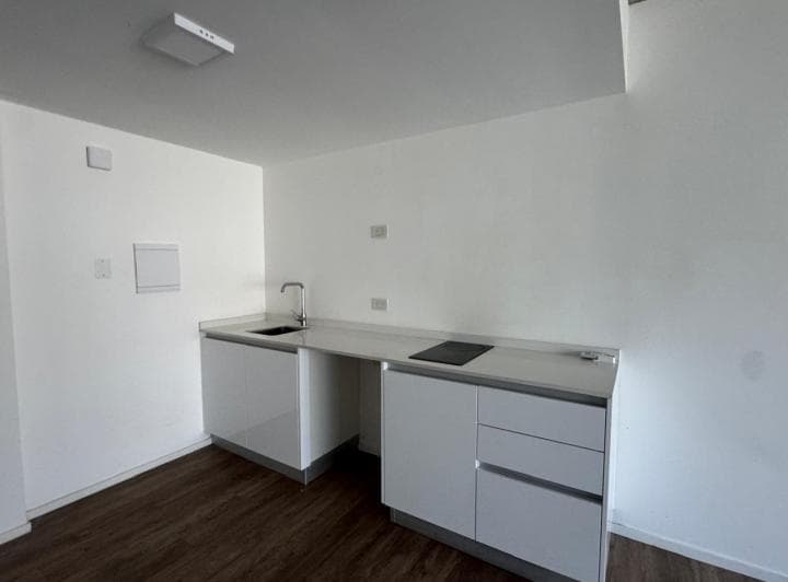 Excelente Studio en alquiler sin muebles, Quartier del Bajo. 1