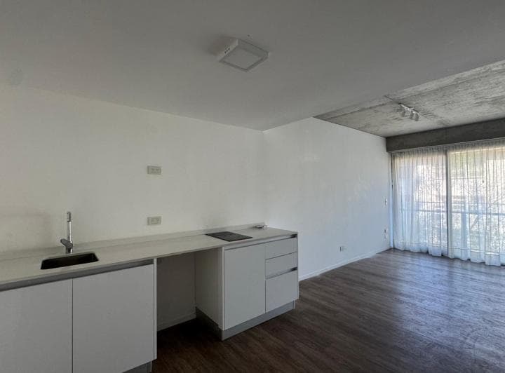 Excelente Studio en alquiler sin muebles, Quartier del Bajo. 4