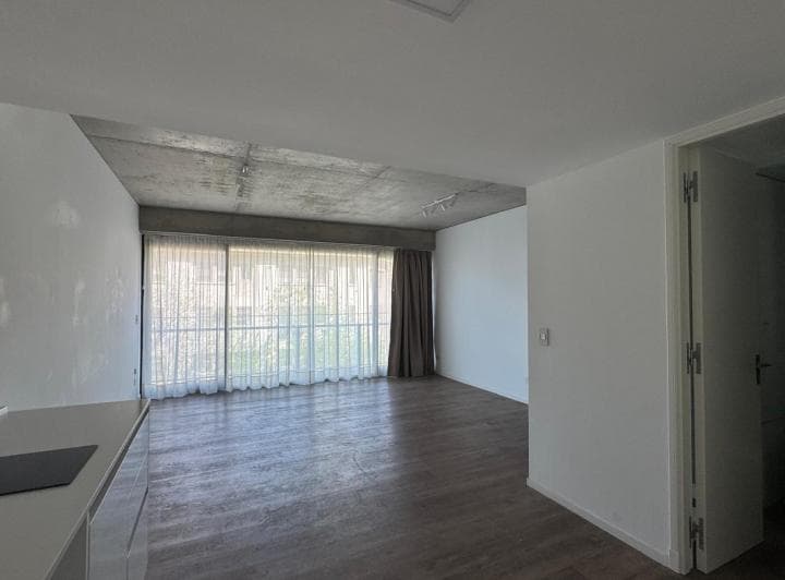 Excelente Studio en alquiler sin muebles, Quartier del Bajo. 2