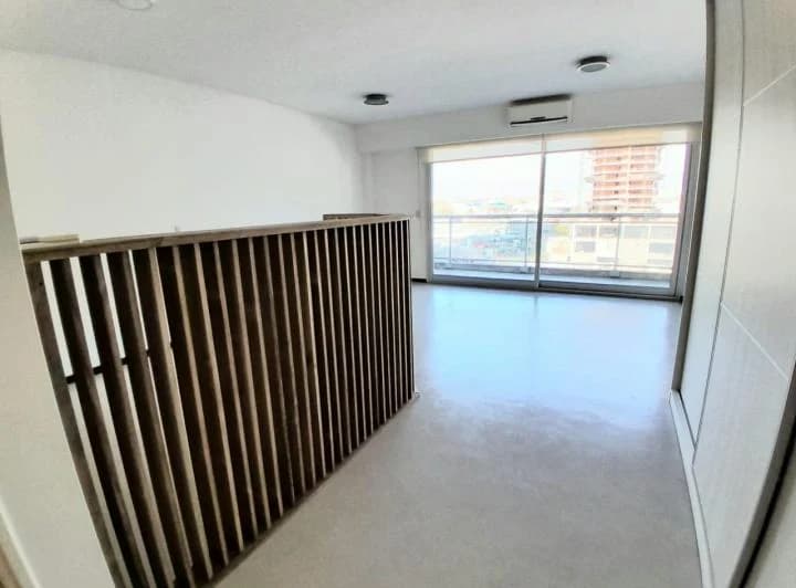 Departamento en piso alto. Loft con división movible. 1