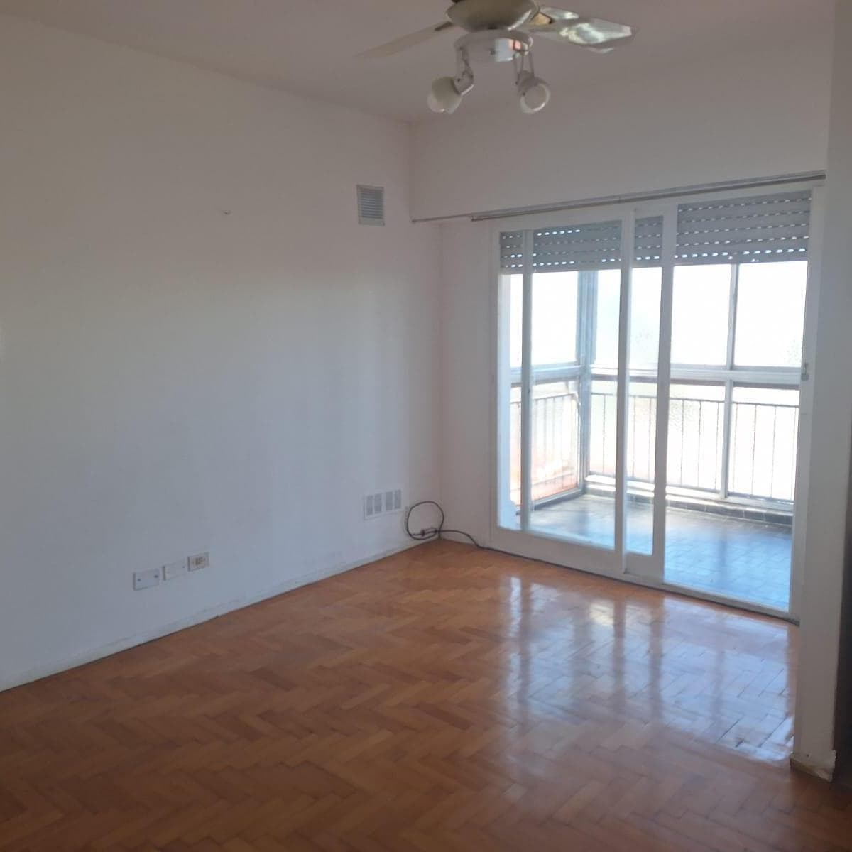 1 Ambiente C/ Balcon Piso Unico 5