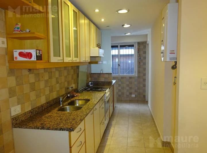 Departamento de 2 dormitorios con dependencia y cochera fija en alquiler en Belgrano. 5