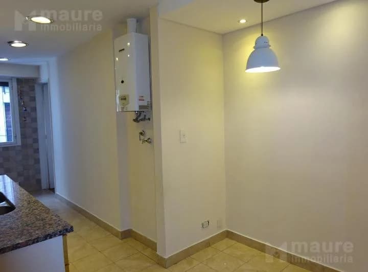 Departamento de 2 dormitorios con dependencia y cochera fija en alquiler en Belgrano. 1