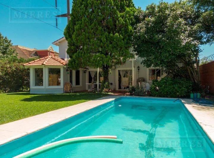 Casa en venta en el barrio Tigre Chico con cuatro dormitorios, jardín y pileta 2