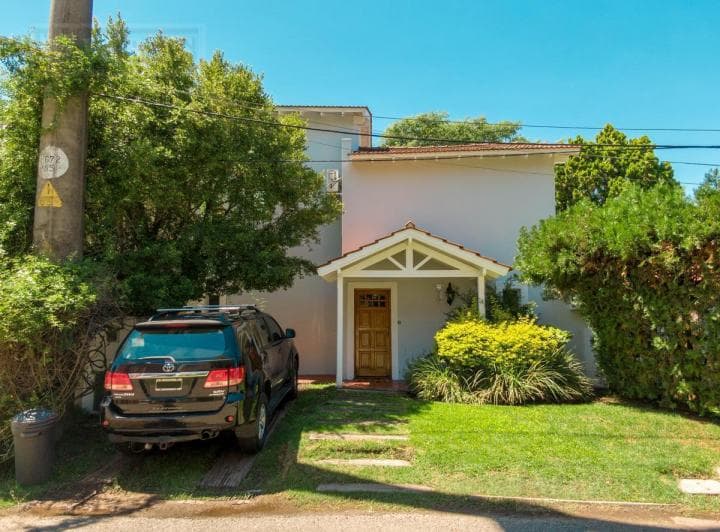 Casa en venta en el barrio Tigre Chico con cuatro dormitorios, jardín y pileta 3