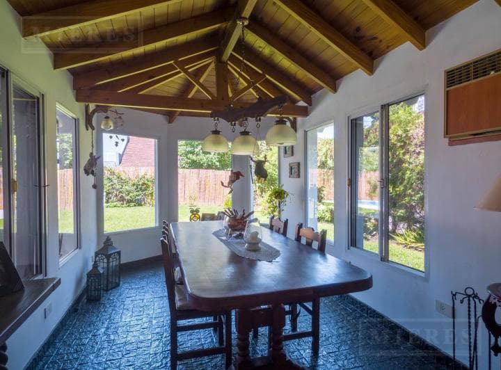 Casa en venta en el barrio Tigre Chico con cuatro dormitorios, jardín y pileta 4