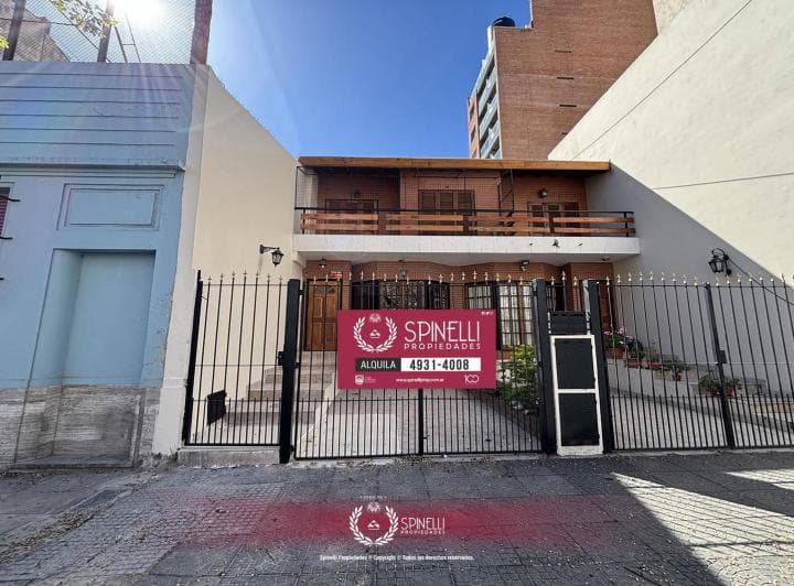 Alquiler duplex tipo casa 147M² 4 ambientes cochera sin expensas patio balcón en Parque Patricios 1