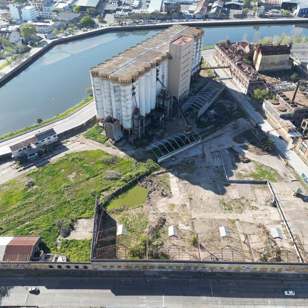 Alquiler Terreno en Avellaneda - 25.000 m² 3