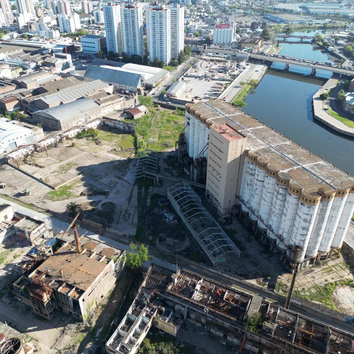 Alquiler Terreno en Avellaneda - 10.000 m² 3