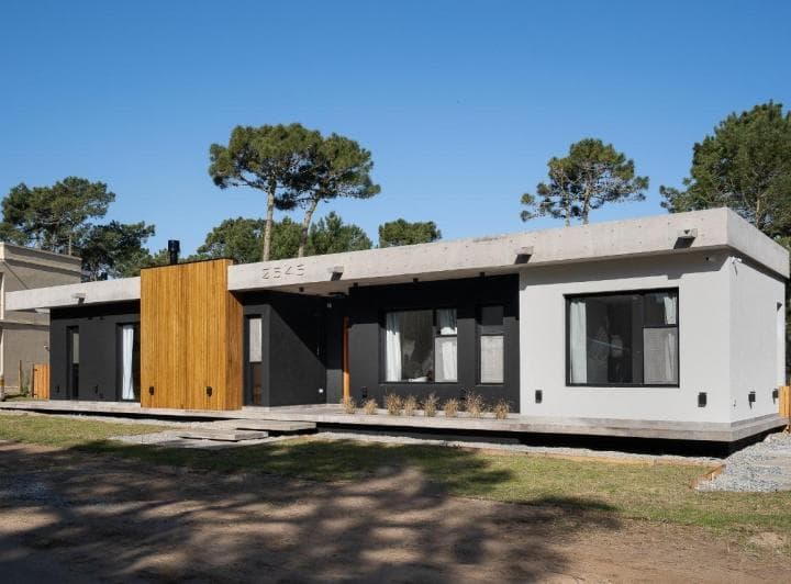 PINAMAR - CASA CON PISCINA CUL DE SAC DE ESTRIBOR 1