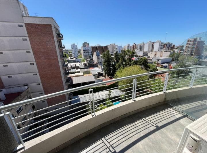 HERMOSO MONOAMBIENTE,   A SOLO 100 METROS DE LA ESTACION DE CASTELAR (NORTE) 2