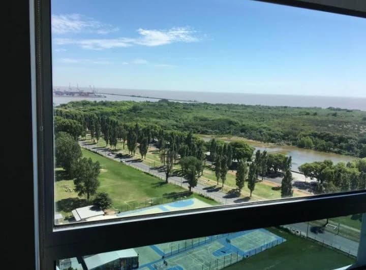 Muy buena vista. Apto profesional. Amenities.  Cochera fija. 5