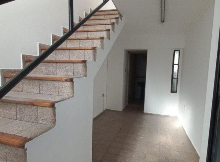 ALQUILER Local/Oficina con baño/cocina, Barrio Sur 2