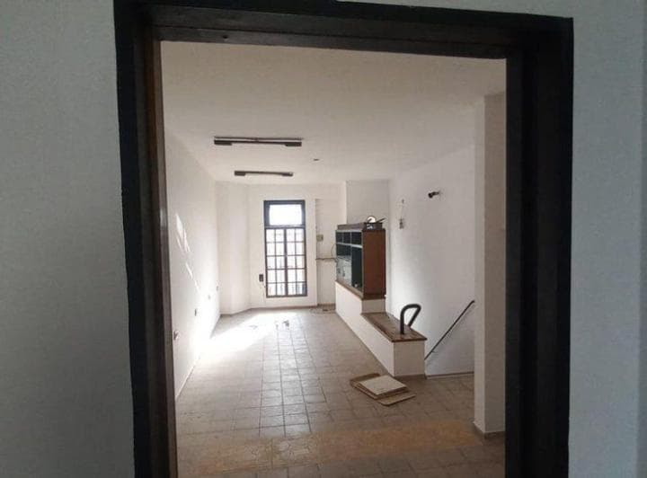 ALQUILER Local/Oficina con baño/cocina, Barrio Sur 3
