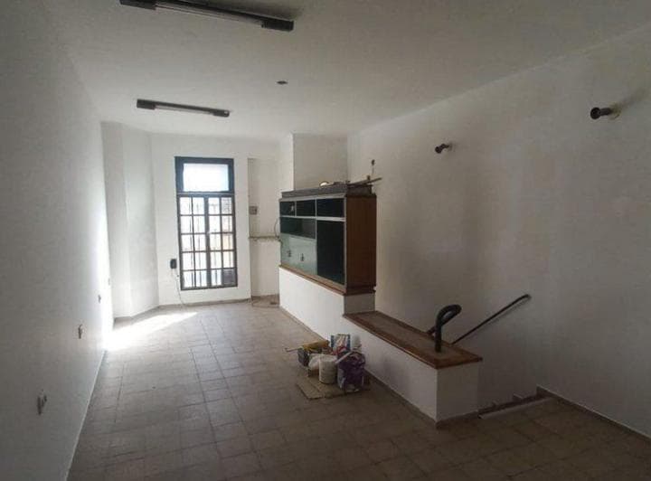 ALQUILER Local/Oficina con baño/cocina, Barrio Sur 1