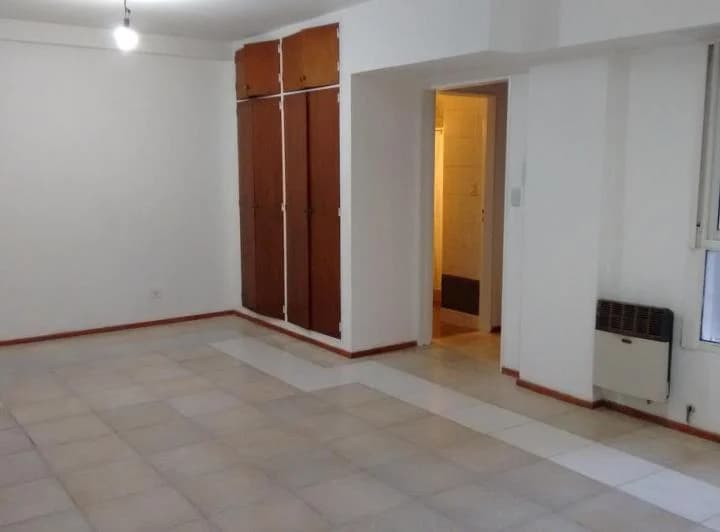 Planta baja, placard y patio. 3