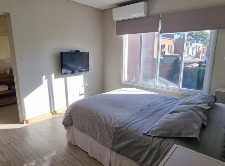 Casa ALQUILER SÓLO ENERO Barrio La Merecida 5
