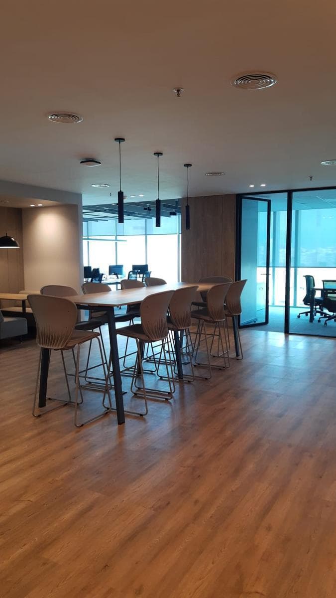 Oficinas en Alquiler - Edificio Plaza - Distrito Quartier 4