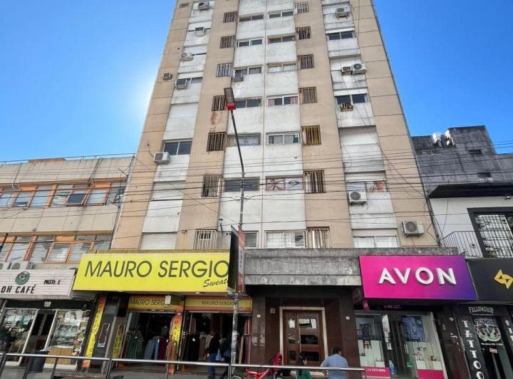 Departamento 2 de ambientes con disposición interna 1
