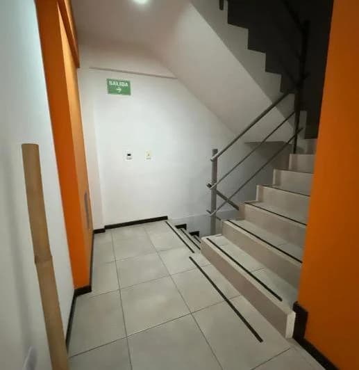 Departamento 2 ambientes, ubicado a pocas cuadras de la estación de Morón. 3