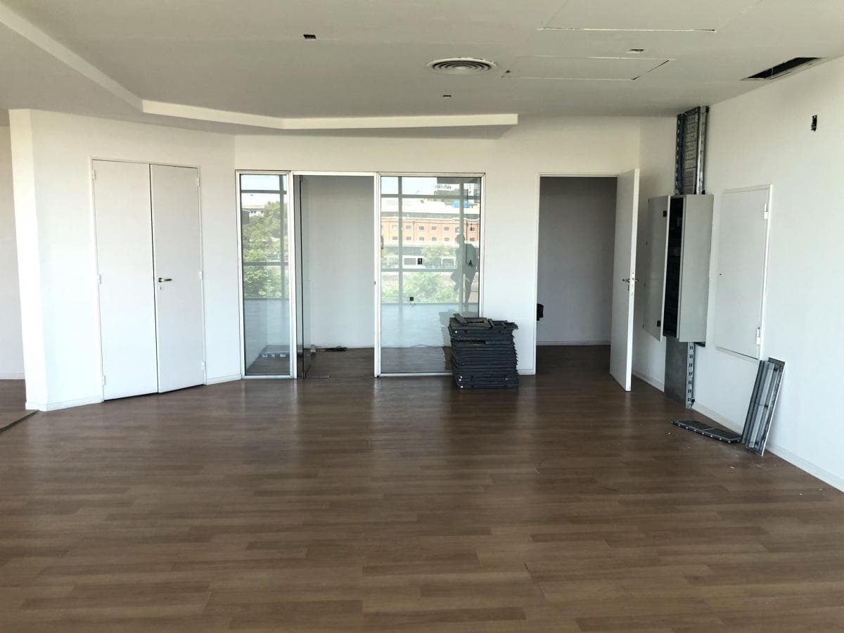 Oficina El Alquiler, con 2 Cocheras y Vista Abierta Al Dique 2