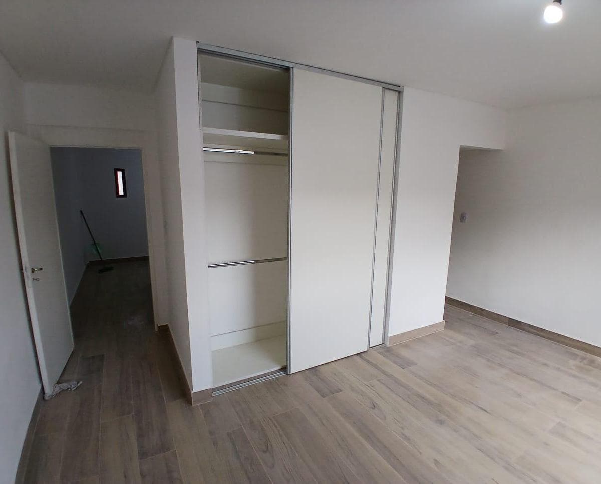 Tríplex de 4 Ambientes en Venta en Munro. 4