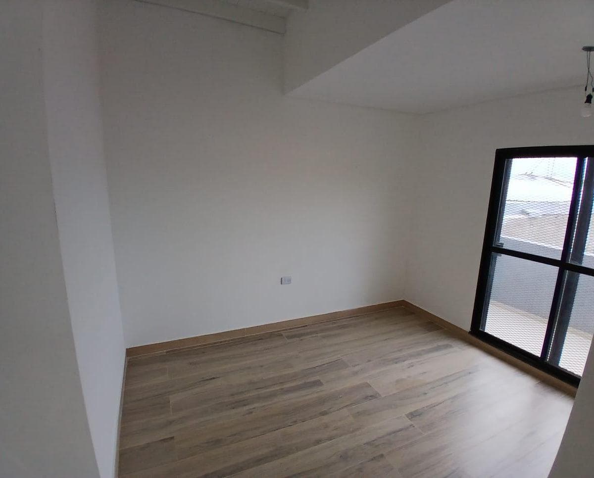 Tríplex de 4 Ambientes en Venta en Munro. 5