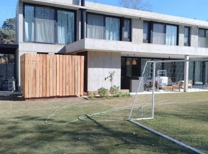 VERANO 2026- IMPECABLE CASA MODERNA EN BARRIO CERRADO DE 4 CASAS- Santa Rita- 17/12/25 al 15/2/26 2