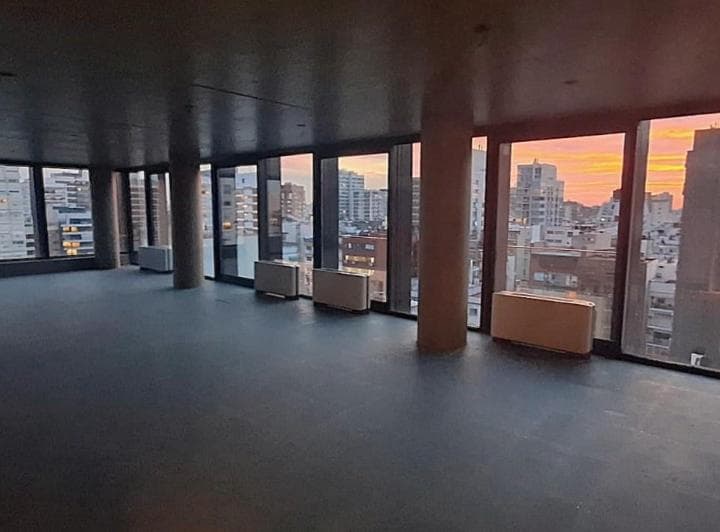 190 M2 - Planta libre Piso 12 * Arredondo & Cabildo * Edificio TOP 4
