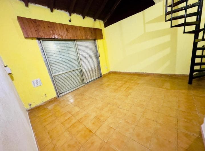 departamento en planta alta zona boulogne 1